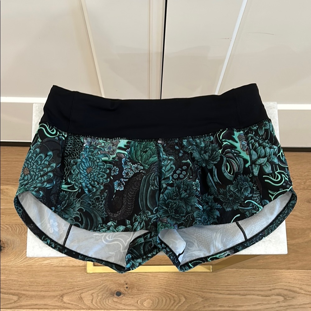 Lululemon Floral Black and Green Women's Shorts Size 4 regular